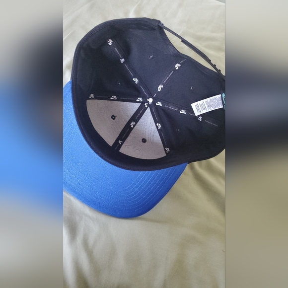 Sleek Nike SB Snapback Hat - Black and Blue - One Size Fits Most - Picture 4 of 5